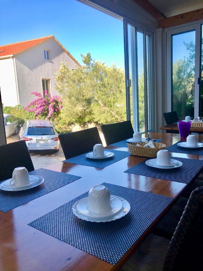 Hotel B&B Chamberlain Milna  Kültér fotó